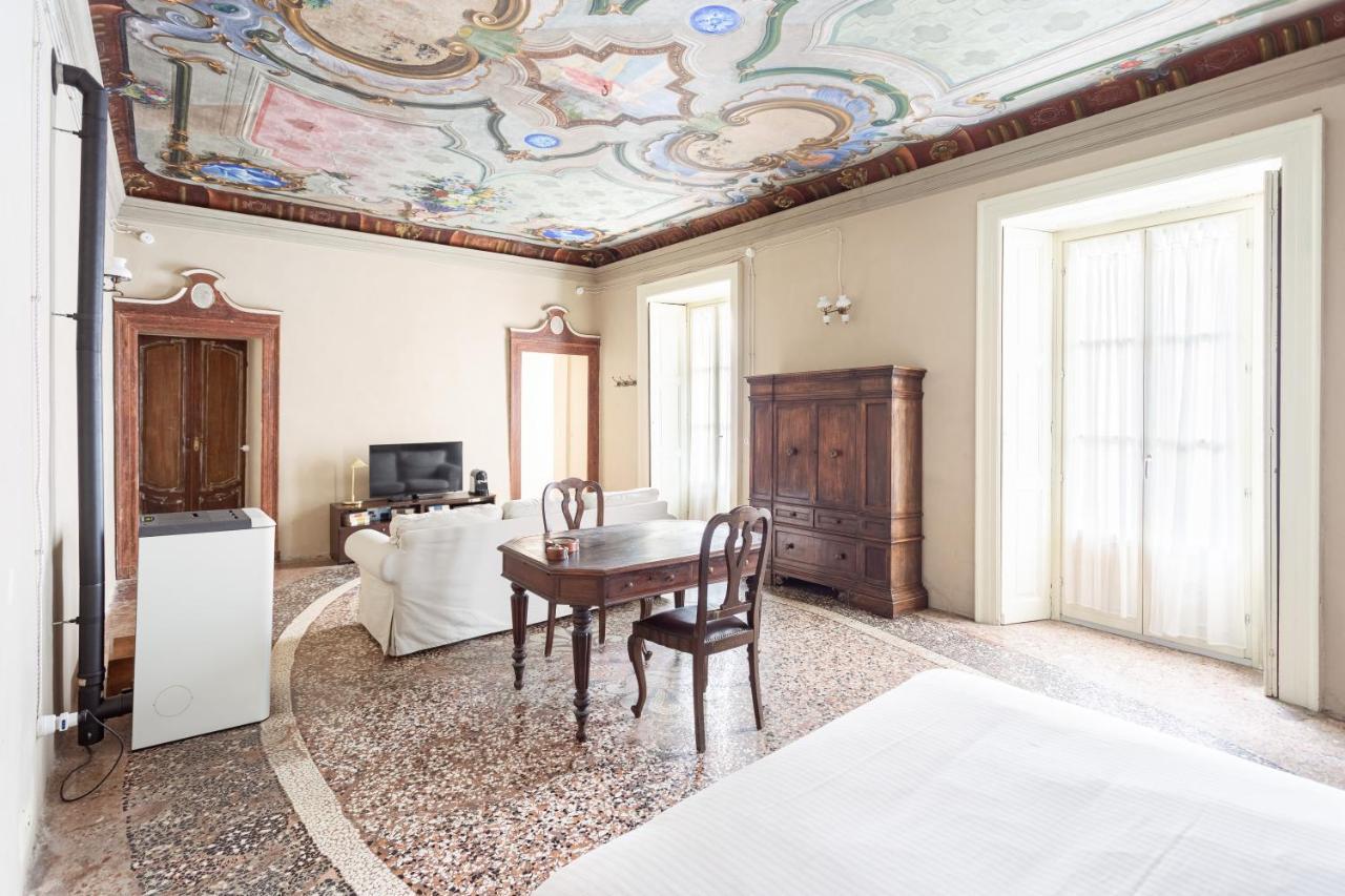 Appartement Palazzo Mia By Icasamia It à Castello Cabiaglio Extérieur photo