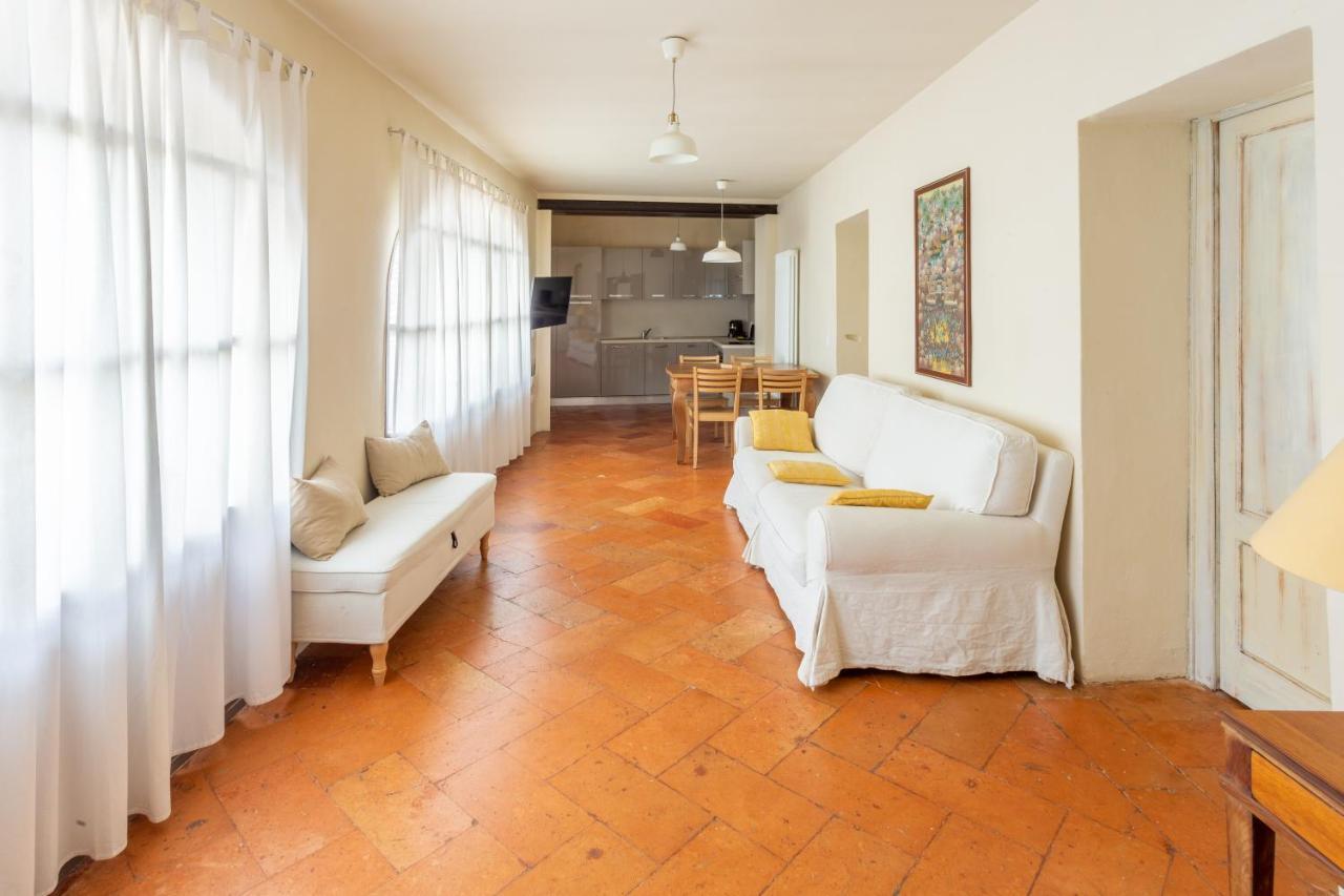 Appartement Palazzo Mia By Icasamia It à Castello Cabiaglio Extérieur photo