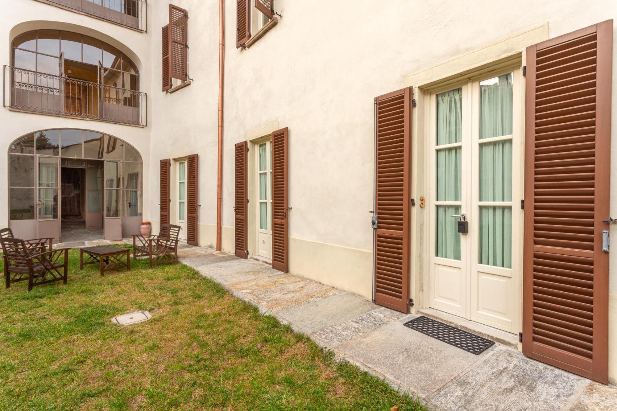 Appartement Palazzo Mia By Icasamia It à Castello Cabiaglio Extérieur photo